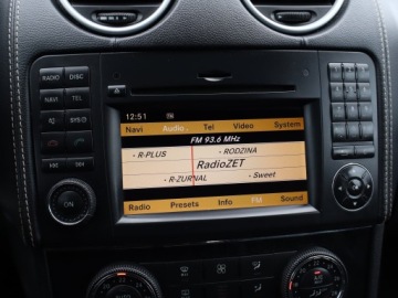 Mercedes Klasa M W164 Off-roader Facelifting 3.0 V6 (300 CDI BlueEFFICIENCY) 204KM 2010 Mercedes ML ML 300 CDI, 201 KM, 4X4, Automat, zdjęcie 11