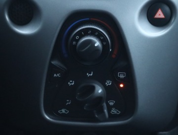 Toyota Aygo II Hatchback 3d Facelifting 1.0 VVT-i 72KM 2018 Toyota Aygo 1.0 VVT-i, Salon Polska, Automat, zdjęcie 14