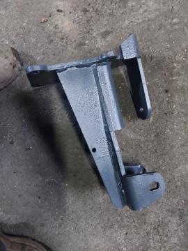 КРЕПЛЕНИЕ КАБИНЫ ПЕРЕДНЯЯ ЛЕВАЯ MASSEY FERGUSON 8680 2011 г.