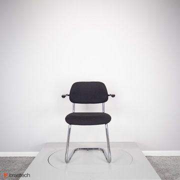 Черный офисный стул на полозьях KB28