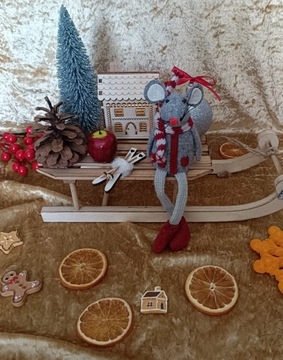 РОЖДЕСТВЕНСКОЕ ПЛАТЬЕ, РОЖДЕСТВЕНСКОЕ ПЛАТЬЕ, Сани ПОДАРОК, ОСВЕЩЕННЫЙ ДОМ