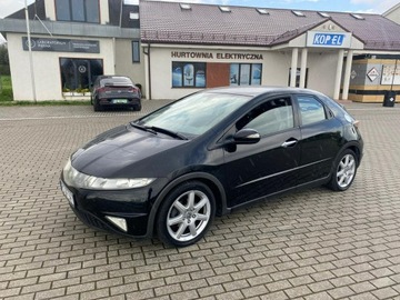 Honda Civic VIII Hatchback 3d 2.2 i-CTDi 140KM 2006 Honda Civic 2.2 Diesel - Klimatyzacja - 2006r