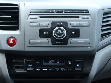 Honda Civic IX Sedan 1.8 i-VTEC 142KM 2014 Honda Civic 1.8 i-VTEC, Klima, Klimatronic, zdjęcie 12