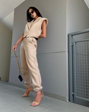 Комплект спортивного костюма La Milla, жилет, брюки бежевого цвета, универсальный размер.