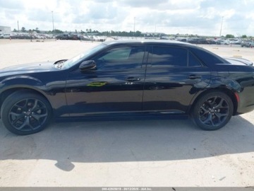 Chrysler 300C II 2022 Chrysler 300s 2022 3.6l 3.6 Benzyna 300KM, zdjęcie 2