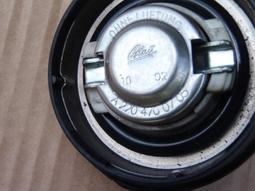 ZÁCPA  PLNĚNÍ PALIVA 2204700705 MERCEDES C W203 KOMBI