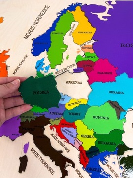 Деревянная карта Европы, флаги Европы,