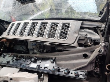 Jeep Grand Cherokee SRT8 2011-13 решетка бампера США