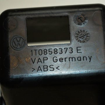 1T0858373E JINÉ DÍLY VNITŘNÍ 1.6 TDI 77 2011 VW TOURAN (1T3)
