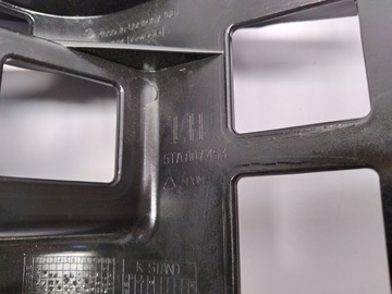 Накладка заднего левого бампера Touran II, оригинальное крепление