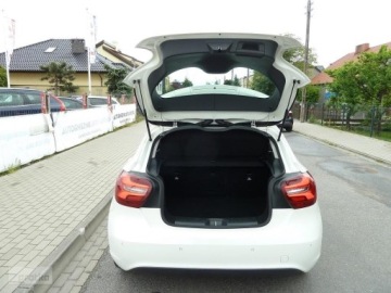 Mercedes Klasa A W176 Hatchback 5d Facelifting 160 102KM 2017 Mercedes-Benz Klasa A Mercedes-Benz Klasa A W176 160 BIALA PERLAXENONYLedy, zdjęcie 7