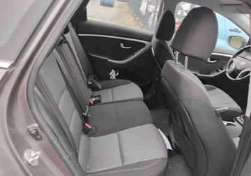 Hyundai i30 II 2015 Hyundai i30 2015r. 1.6 CRDI. Uszkodzony tyl i lekko lewy przod. Jezdzi., zdjęcie 8