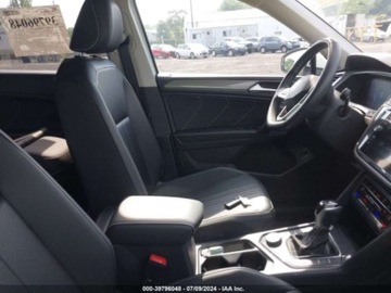 Volkswagen Tiguan II 2022 Volkswagen Tiguan 2022r, SE, 2.0T, 4x4 2.0 Benzyna 185KM, zdjęcie 8