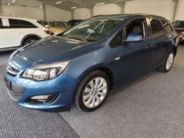 Opel Astra J Sports Tourer Facelifting 1.4 Turbo ECOTEC 140KM 2015 Opel Astra 1.4 turbo, Auto po dużym serwisie, zdjęcie 1