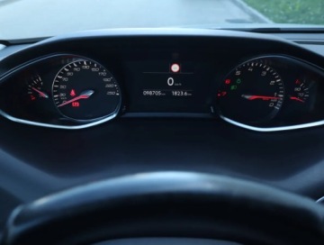 Peugeot 308 II Hatchback Facelifting 1.2 PureTech 110KM 2018 Peugeot 308 1.2 PureTech, Skóra, Navi, Klima, zdjęcie 10