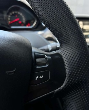 Peugeot 208 I Hatchback 3d 1.2 VTI 82KM 2013 Peugeot 208 Czujniki Kamera niski przebieg Warszawa 1.2 Benzyna 82KM, zdjęcie 20