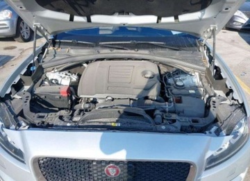 Jaguar F-Pace 2020 Jaguar F-Pace 2020, 2.0L, 4x4, PRESTIGE, po gradobiciu 2.0 Benzyna 296KM, zdjęcie 13