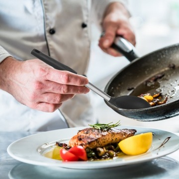 Силиконовая кухонная посуда с антипригарным покрытием.