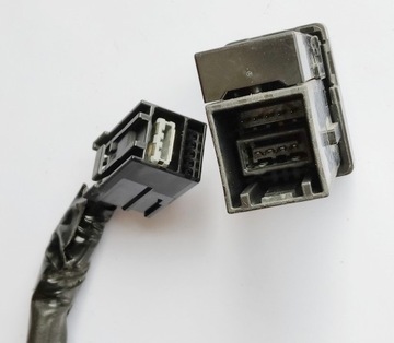 HNÍZDO VSTUP USB AUX TOYOTA VERSO YARIS III AVENSIS COROLLA 86190-0D060