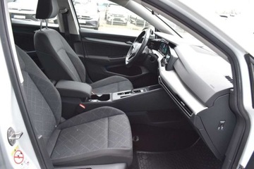 Volkswagen Golf VIII Variant 2.0 TDI 150KM 2022 Volkswagen Golf SalonPL TDI 150KM DSG Pakiety SideAssist Czujniki ACC ALU, zdjęcie 32