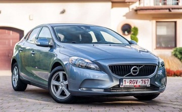 Volvo V40 II Hatchback 2.0 T2 DRIVE-E 122KM 2016 Volvo V40 Volvo V40 T2 Drive-E Kinetic 2.0 Benzyna 122KM, zdjęcie 3
