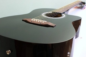 4/4 КЛАССИЧЕСКАЯ гитара с электроакустической системой.