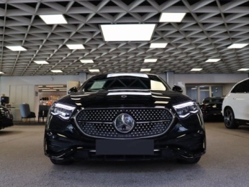 Mercedes Klasa E W214 Sedan 2.0 220d 197KM 2025 E Klasa 220 d 4-Matic AMG 2.0 (197KM) 2025, zdjęcie 1