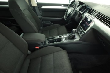 Volkswagen Passat B8 Limousine 1.8 TSI BlueMotion Technology 180KM 2017 VW Passat 1.8 TSI, Salon Polska, Automat, VAT 23%, zdjęcie 6