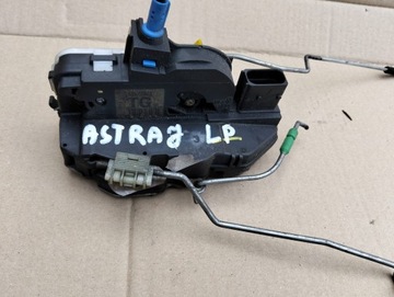 ASTRA J ZÁMEK DVEŘE LEVÝ PŘEDNÍ 13577983 EVROPA