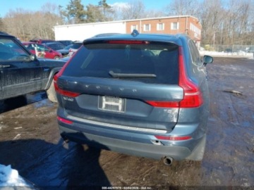 Volvo XC60 II Crossover T5 250KM 2018 Volvo XC 60 T5 Momentum 2018 2.0 Benzyna 250KM, zdjęcie 4