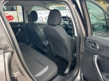 Peugeot 2008 I SUV Facelifting 1.2 PureTech 130KM 2017 Peugeot 2008 Style Nawigacja Klimatyzacja Parktronic El.szyby El.Lusterka, zdjęcie 6