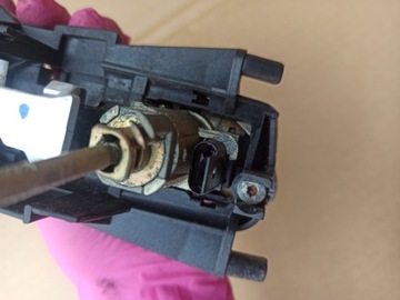 KLIKA LEVÝ PŘEDNÍ MERCEDES CLS W219 KEYLESS C775