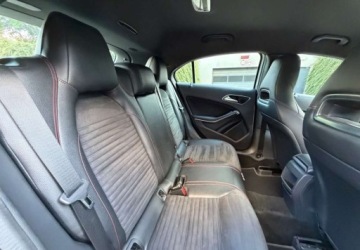 Mercedes Klasa A W176 Hatchback 5d Facelifting 180 122KM 2016 Mercedes-Benz Klasa A Mercedes-Benz Klasa A 180 7G-DCT AMG Line 1.6 Benzyna, zdjęcie 28
