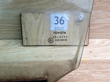 SKLO (OKNO) BOČNÍ LEVÝ ZADNÍ ORIGINÁLNÍ TOYOTA YARIS 1 I 5D