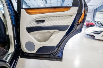 Bentley Bentayga 2021 Bentley Bentayga V8 2021, Bezwypadkowy 4.0 Benzyna 542KM, zdjęcie 29