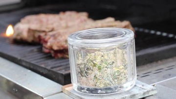 Стеклянная солонка с крышкой, рельефное стекло
