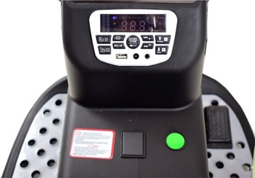 ТРАКТОР С ПРИЦЕПОМ НАДУВАННЫЕ КОЛЕСА КАЧАЮЩИЕСЯ ДИСТАНЦИОННОЕ УПРАВЛЕНИЕ