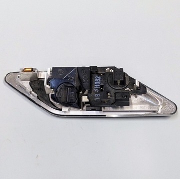BMW 3 E46 LAMPA POLSTROVÁNÍ ZADNÍ 6375586