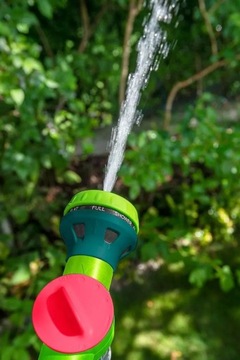 Пистолет-опрыскиватель с контейнером и дозатором пены