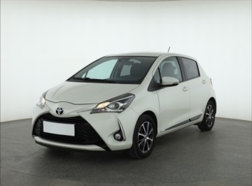 Toyota Yaris III Hatchback 5d Facelifting 2017 1.5 Dual VVT-iE 111KM 2018 Toyota Yaris 1.5 Dual VVT-i, Salon Polska, zdjęcie 1