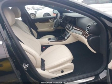 Mercedes Klasa E W213 2022 Mercedes-Benz Klasa E 2022r., 2.0L 2.0 Benzyna 255KM, zdjęcie 8