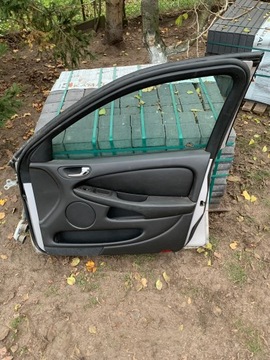 DVEŘE PRAVÝ PŘEDNÍ JAGUAR X-TYPE 2003R.<
