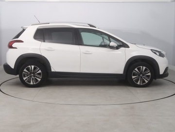 Peugeot 2008 I SUV Facelifting 1.2 PureTech 110KM 2018 Peugeot 2008 1.2 PureTech, Salon Polska, zdjęcie 5