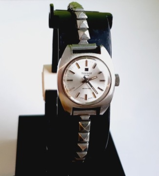 Потрясающие женские швейцарские механические часы от Tissot.