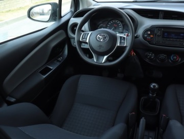 Toyota Yaris III Hatchback 5d Facelifting 2017 1.5 Dual VVT-iE 111KM 2017 Toyota Yaris 1.5 Dual VVT-i, Salon Polska, Klima, zdjęcie 6