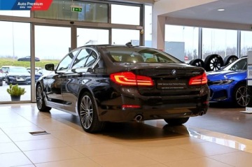 BMW Seria 5 G30-G31 Limuzyna 520d 190KM 2017 BMW Seria 5 520dLED Fog LightsActive GuardPark Distance ControlDywaniki, zdjęcie 18