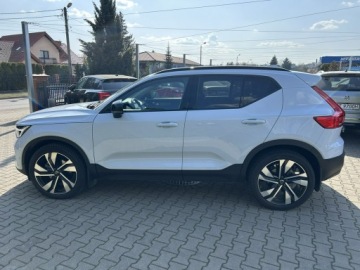Volvo XC40 Crossover Facelifting 2.0 B5 250KM 2023 Volvo XC 40 B5 AWD R-Design, zdjęcie 3
