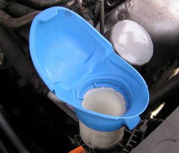 Воронка, крышка заливной горловины стеклоомывающей жидкости 6V0955485A ОРИГИНАЛ