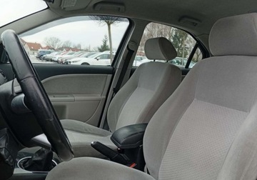 Ford Mondeo III Sedan 2.0 145KM 2001 Ford Mondeo Zarejestrowany - ubezpieczony - benzyna 2.0 Benzyna 145KM, zdjęcie 15