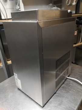 АВТОМАТИЧЕСКАЯ МАШИНА ДЛЯ ВЗБИВАНИЯ СЛИВКОВ sanomat EURO CREAM